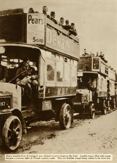 Londoni buszok skót csapatokat szállítanak a frontra, első világháború, 1914, 1935. alkotó: Unbekannt