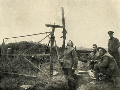 Kerékre szerelt géppuska..., 1919. alkotó: Unbekannt
