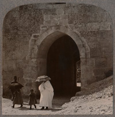 Mahommedán nők belépnek Jeruzsálembe a Heródes kapuján, 1900 körül alkotó: Unbekannt