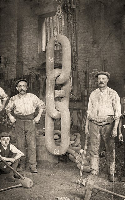 A Titanic horgonyláncának elkészítése a Hingley & Sonsnál, 1909 körül (fotó) alkotó: Unbekannt