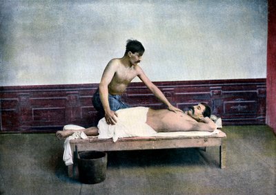 Férfi masszázst végez a fürdőházban, c1890 alkotó: Unbekannt
