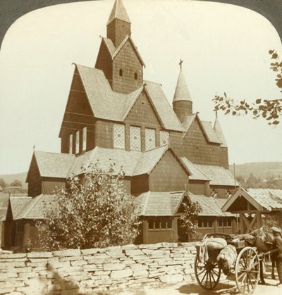 Sok oromzatos fatemplom 12. századi árkáddal és tornyokkal, Hitterdal, Norvégia, 1905. alkotó: Unbekannt