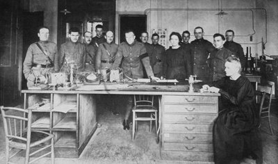 Marie Curie, lengyel származású francia fizikus, a párizsi Radium Intézetben, 1919. alkotó: Unbekannt