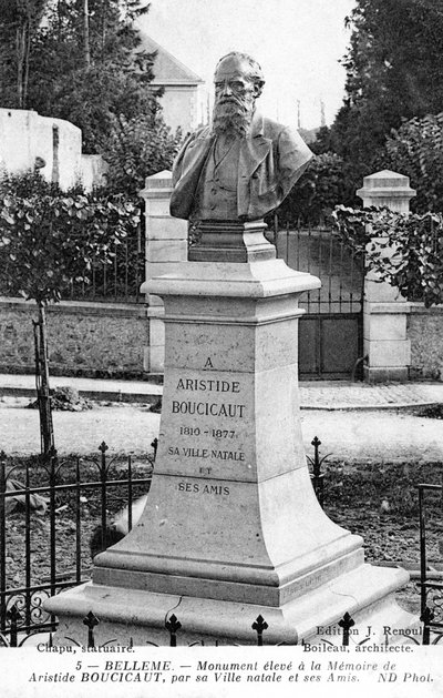 Aristide Boucicaut emlékműve otthona előtt, szülővárosában, a franciaországi Bellême-ben (litho) alkotó: Unbekannt