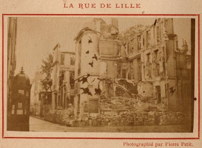 Párizs önkormányzata (1871): kilátás a párizsi rue de Lille utcában 1871 májusában lerombolt épületekre. Pierre Pepetit fényképe. Nyomtatás kartonra, Dim. 9x5,4 cm alkotó: Unbekannt