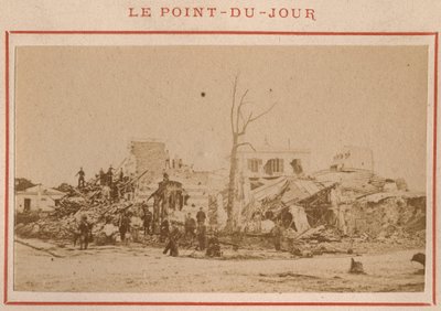 Párizs városa (1871): kilátás a párizsi Point-du-Jour kerület romjaira 1871 májusában. Pierre Pepetit fényképe. Nyomtatás kartonra, Dim. 9x5,4 cm alkotó: Unbekannt