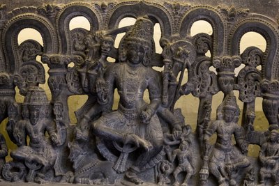 Indiai Nemzeti Múzeum, Delhi. Szentháromság (Brahma, Visnu és Shiva) mutató szemöldök. Kakatiya alkotó: Unbekannt