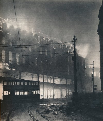 Kilenc órás bombázás. Amikor Sheffieldben fordult, a tél közepe volt. 1940 1942 alkotó: Unbekannt