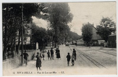 Normandia, Calvados (14), Ouistreham: kilátás a Luc sur Mer utcára Riva Bellában (Riva-Bella) - Képeslap, 19. század vége – 20. század eleje alkotó: Unbekannt