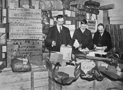 Ajándékcsomagolás a németországi brit foglyoknak való kiszállításhoz, 1915 alkotó: Unbekannt