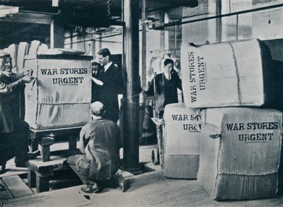 A khaki bálák becsomagolása a kormánynak való kiszállításhoz, c1914 alkotó: Unbekannt