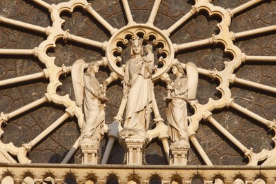 Párizsi Notre Dame székesegyház nyugati szárnya: Szűz és gyermek és angyalok, Párizs, Franciaország alkotó: Unbekannt