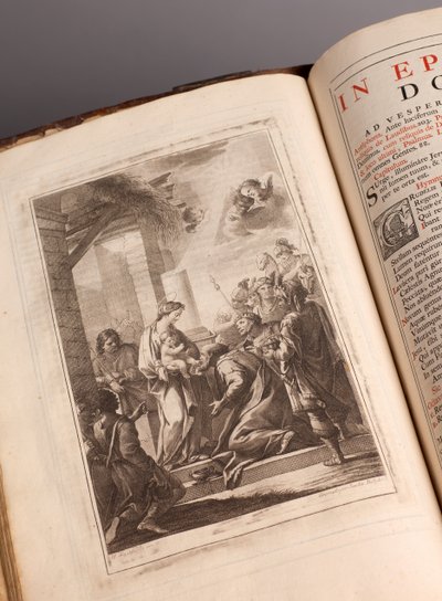 Plébániai múzeum. Misekönyv latinul. Joachim Ballester metszetei. Papír és bőr. 18. század. alkotó: Unbekannt