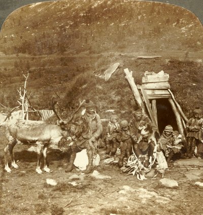 A rideg észak-lappi otthon és család emberei Tromsoe közelében, Norvégiában, 1905. alkotó: Unbekannt