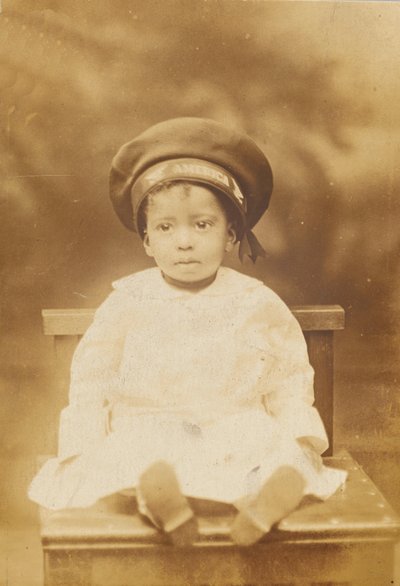 Fényképes képeslap kisgyermek képével, 1918-1930. alkotó: Unbekannt