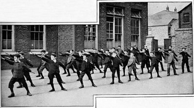 Fizikai gyakorlat egy londoni iskolában, 1900 1901 alkotó: Unbekannt
