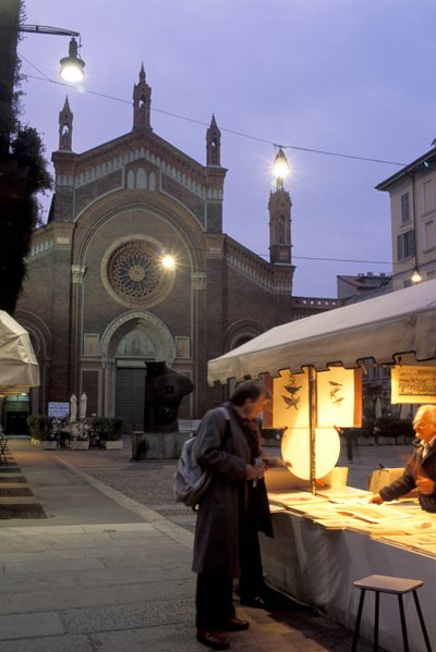 Piazza del Carmine éjjel, Milánó, Lombardia, Olaszország alkotó: Unbekannt
