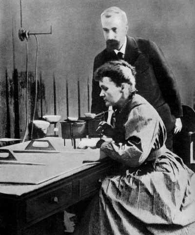 Pierre és Marie Curie a laboratóriumukban, 1898-1951 alkotó: Unbekannt