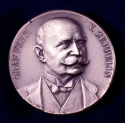 Ferdinand von Zeppelin gróf portréja alkotó: Unbekannt