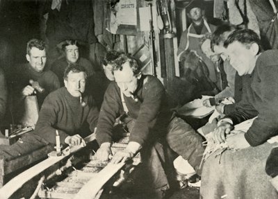 Szánkó előkészítése télen, 1908, 1909 alkotó: Unbekannt