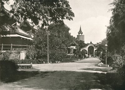 Queens Watch Tower, a palota, Mandalay, 1900. alkotó: Unbekannt