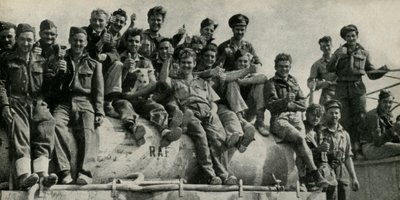 R.A.F. Ground Crews: Tripolitania, 1942-1943, 1945. alkotó: Unbekannt