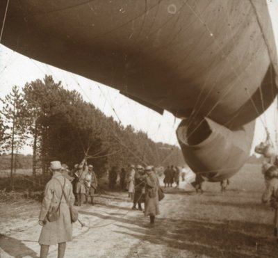Egy megfigyelő léggömb felemelése, Somme, Észak-Franciaország, 1916 alkotó: Unbekannt