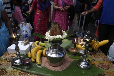 Rath Yatra szekérfesztivál Párizsban. Ajánlatok. Franciaország alkotó: Unbekannt