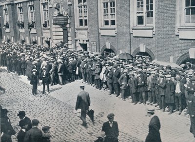Újoncok várakoznak a központi londoni toborzóraktár előtt, 1914 alkotó: Unbekannt