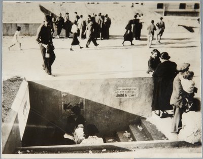 Red Air Raid Shelters segít a vörös légitámadások elleni küzdelemben, Castellón alkotó: Unbekannt