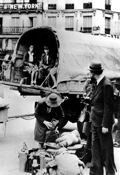 Hazatérő menekültek, Párizs, 1940. július alkotó: Unbekannt