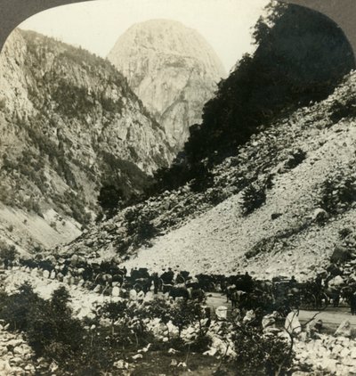 Rocky Jordalsnut 3620 láb a turistakocsikkal teli út mellől, Norvégia, c1905. alkotó: Unbekannt