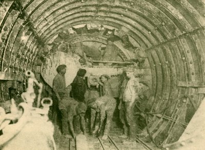 Forgóvágó munka közben a város és a dél-londoni vasútvonal kibővített csövében, 1930. alkotó: Unbekannt