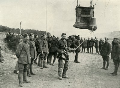 A Royal Field Artillery kite léggömbök fegyvereink szemei voltak Franciaországban, 1919. alkotó: Unbekannt