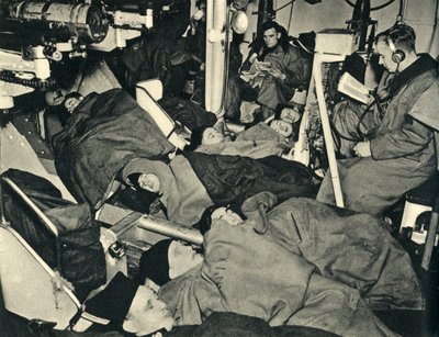 Királyi tengerészgyalogosok aludtak egy hadihajó ágyúházában, II. világháború, 1939-c1943, 1944. alkotó: Unbekannt