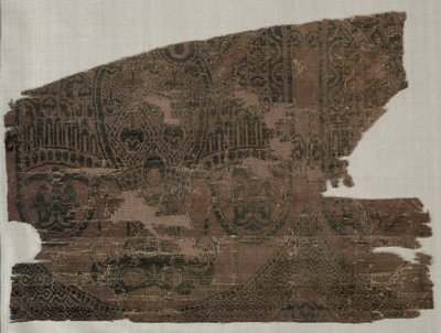 Samita töredékek kétfejű sasokkal, Szent Bernát Calvo sírjából, 1200-1243. alkotó: Unbekannt