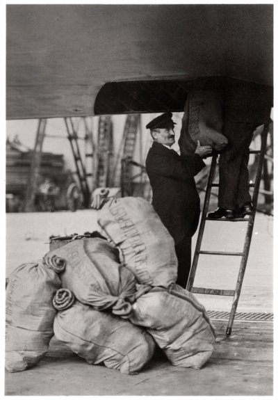 Posta szállítása, Zeppelin LZ 127 Graf Zeppelin, 1933 alkotó: Unbekannt
