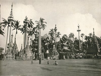 Szentélyek a Shwedagon pagodában, Yangon, 1900. alkotó: Unbekannt