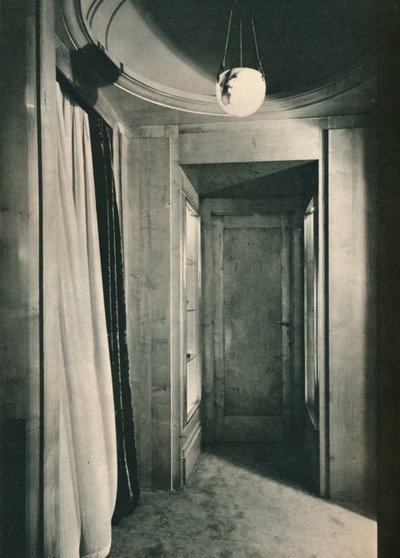 Kis előszoba szekrényekkel, fehér platán, c1925 alkotó: Unbekannt