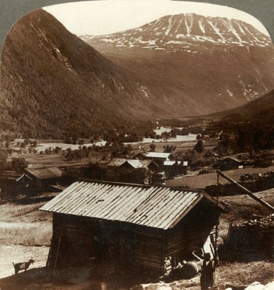 A Gausta-hegy havas magassága 6180 láb, csendes otthonok felett a Maan-völgyben, Norvégiában, 1905-ben. alkotó: Unbekannt