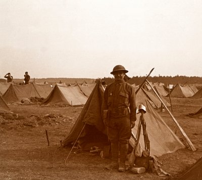 Sátorban álló katona, amerikai tábor, Melette, Franciaország, c1914-c1918. alkotó: Unbekannt