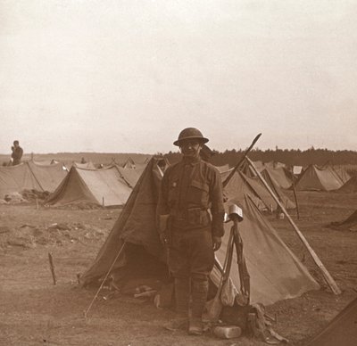 Sátorban álló katona, amerikai tábor, Melette, Franciaország, c1914-c1918. alkotó: Unbekannt