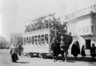 Katonák az East Surrey-ezredből Kazimainban, úton Bagdadba, Irakba, 1917-1919 alkotó: Unbekannt
