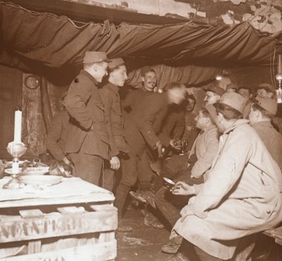 Katonák egy menedékházban, Genicourt, Észak-Franciaország, 1914-c1918 alkotó: Unbekannt