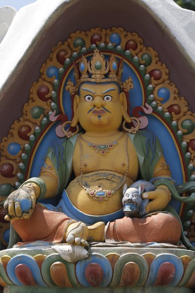 Ezer Buddha temploma. Dashang Kagyu Ling gyülekezet. Istenség. Dzambala: a gazdagság Buddhája, La Boulaye, Franciaország alkotó: Unbekannt