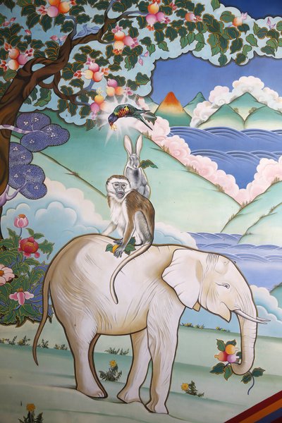 Ezer Buddha temploma Dashang Kagyu Ling gyülekezet A négy harmonikus barát ábrázolása: az elefánt, a majom, a nyúl és a fácán, La Boulaye, Franciaország alkotó: Unbekannt