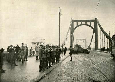 A 18. huszárok a rajnai hidat őrzik Kölnben, 1919. alkotó: Unbekannt