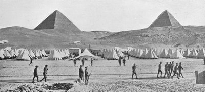 Az ausztrál csapatok Egyiptomban a piramisok közelében táboroztak, 1914 alkotó: Unbekannt