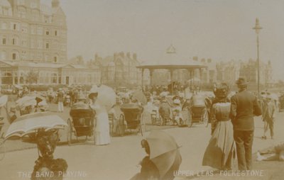 A zenekar játszik – Upper Leas, Folkestone, 19. század vége – 20. század eleje alkotó: Unbekannt
