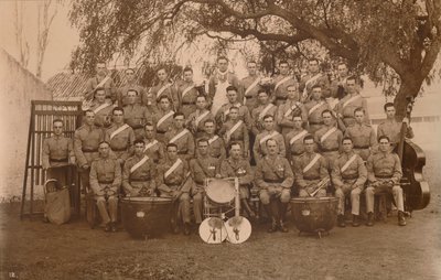 Az első zászlóalj zászlóalj bandája, a Queens saját királyi West Kent ezredje. Poona, India, 1 alkotó: Unbekannt